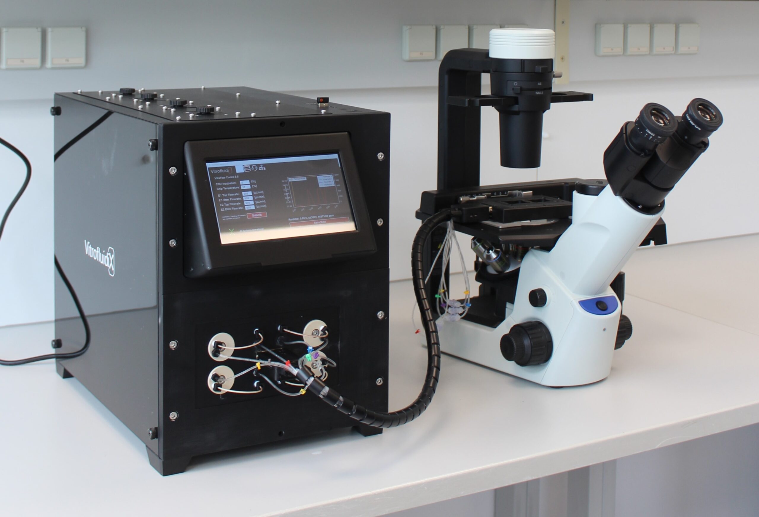 Bild schräg front links mit mikroskop